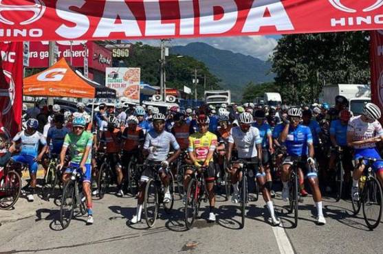 Así se preparaban los ciclistas para darle inicio a la Vuelta a Honduras 2022. FOTO: Federación Nacional de Ciclismo de Honduras