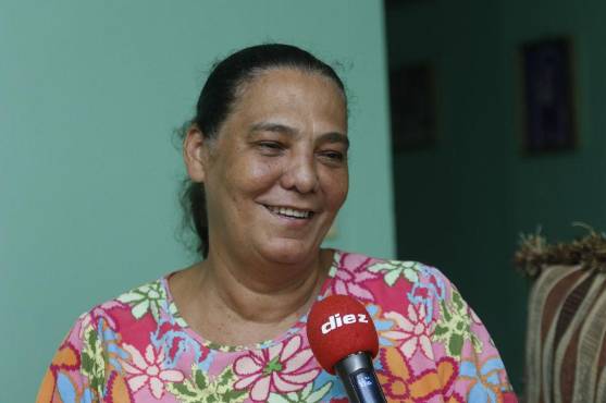 La madre del portero de Olimpia y de la Selección Nacional recibió al equipo de DIEZ en su casa de habitación en Roatán. Foto: Neptalí Romero.