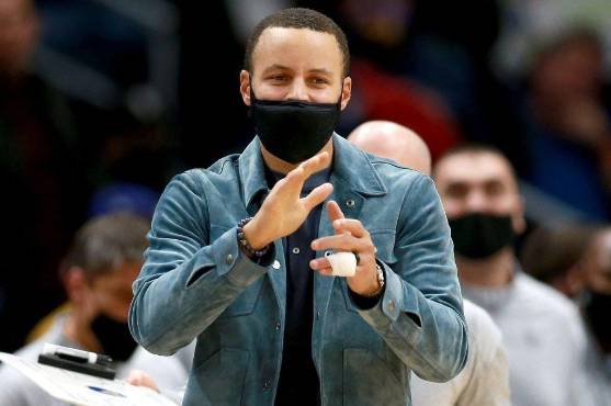 La estrella de los Warriors no jugó por lesión.