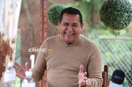 El entrenador hondureño recordó su paso por el Olimpia y rechazó dirigir a Motagua. Fotos: Andro Rodríguez.