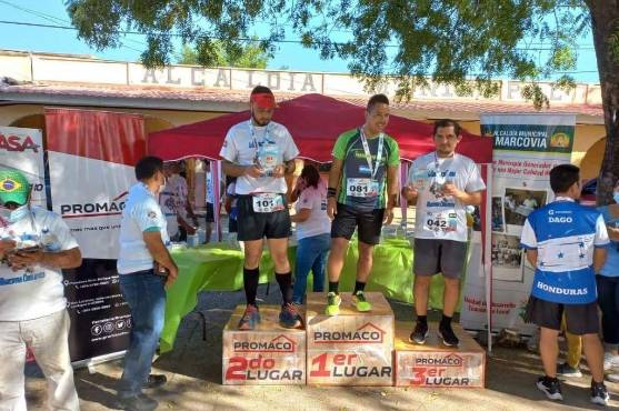 Una de las premiaciones de la carrera.