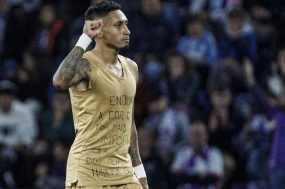 Raphinha, jugador de la Selección Brasileña reconoció que estuvo a punto de dejar el fútbol, pero que no lo hizo por su hijo.