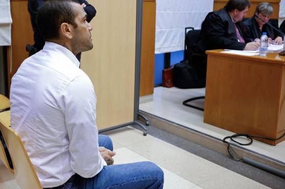 Dani Alves se derrumba y con lágrimas habla por primera vez sobre la presunta violación: “Todo es creíble”