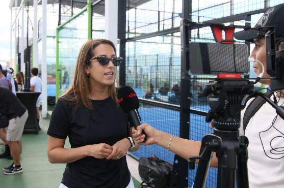 Ana Elena Álvarez, CEO de Pádel Club Honduras, hace la invitación a todos los capitalinos para que asistan al torneo. Foto. Marvin Salgado.
