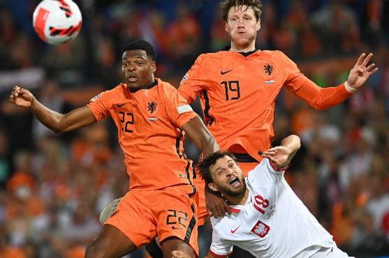 Lewandowski no jugó con Polonia, pero lograron sacar un punto importante en su visita a Holanda.