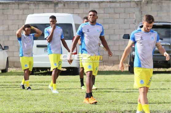 Roberto Moreira rescató el triunfo de Motagua ante Victoria y mantiene el liderato e invicto en torneo Apertura
