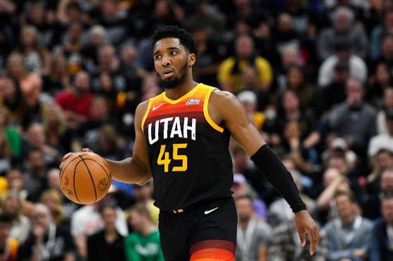 Donovan Vernell Mitchell Jr. es un baloncestista estadounidense que pertenece a la plantilla de los Utah Jazz de la NBA.