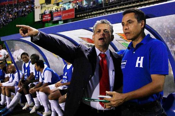 Reinaldo Rueda y Carlos Velasco en el proceso mundialista de Sudáfrica 2010.