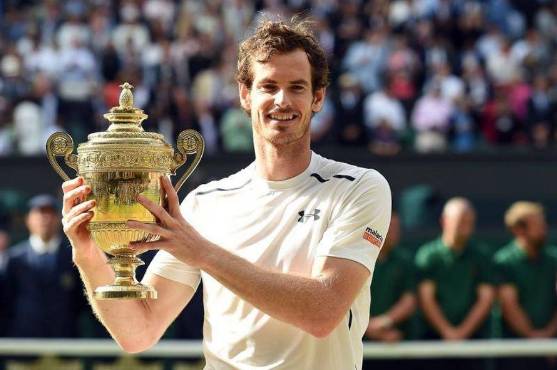 Andy Murray con el trofeo del Grand Slam de Wimbledon.