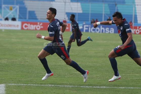 Así celebró Roberto Moreira su tercer gol del torneo ante Olimpia.