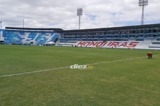 Así luce actualmente la cancha del estadio Nacional, que por su mal estado, ha ocasionado múltiples lesiones a futbolistas locales.