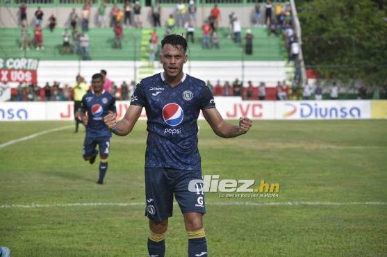 Ángel Tejeda fue el encargado de marcar el primer gol de Motagua en el partido. FOTO: Neptali Romero.