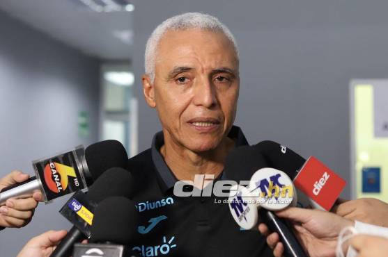 Alexi Mendoza hablando con la prensa nacional- Foto: Mauricio Ayala.