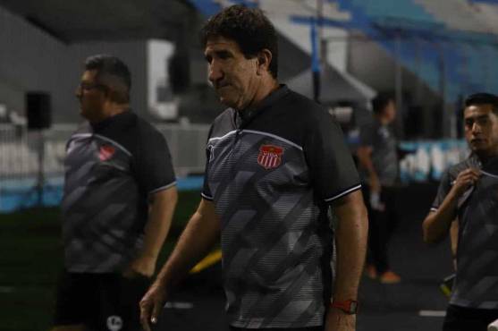 Héctor Vargas no salió conforme con el trabajo arbitral. Foto DIEZ: Estalin Irías