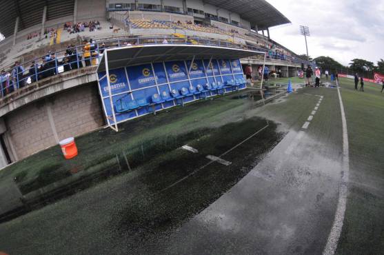 Imágenes de los camerinos en el estadio Emilio Williams de Choluteca. Foto: Alex Pérez