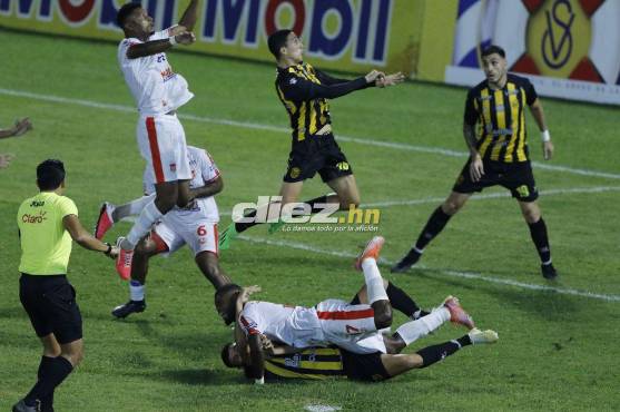 Real España sufrió mucho para vencer al Vida en San Pedro Sula. FOTO: Neptali Romero.