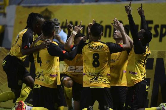 Real España quiere pintar otra Navidad aurinegra en el Estadio Morazán.