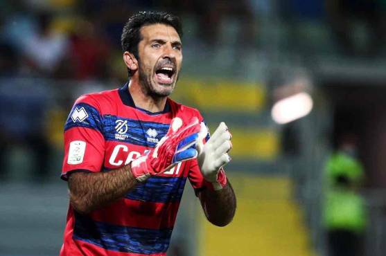 A sus 43 años, Buffon se mantiene activo y regresó al Parma que jmilita en segunda.