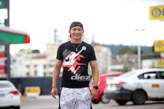 Sonriente y con buena vibra, Carlos Sánchez posó para el lente de Andro Rodríguez en la entrevista para DIEZ.