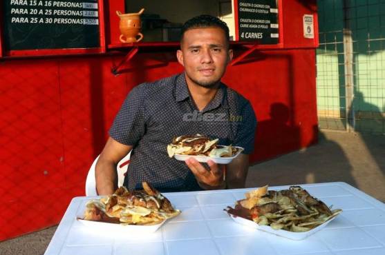 ¡Con todos los juguetes! Definitivamente que tienen buen “sazón” las carnitas de la “Parrilladas El Colocho”. Muy recomendado.