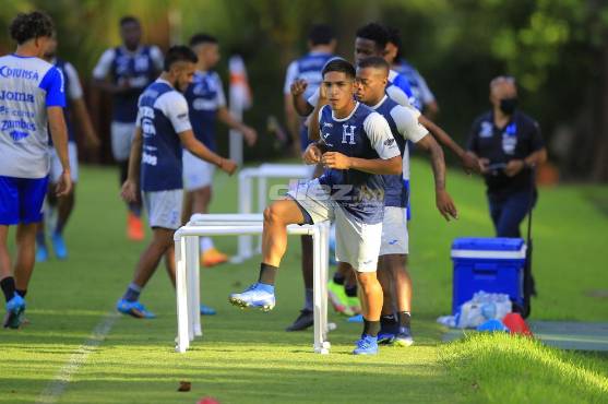 ¡Con nuevos rostros! Con casi nómina completa, la Selección de Honduras realizó su primer entrenamiento de cara al cierre de la eliminatoria