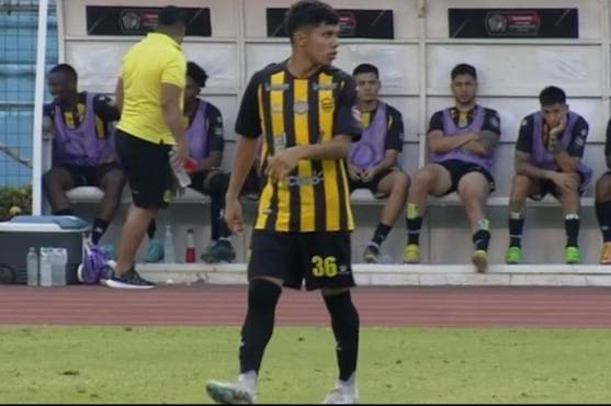 El niño Roberto Osorto, figura de la Selección Sub-17 de Honduras, debuta con Real España en Champions de Concacaf