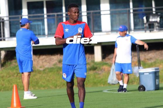 Kevin Güity se quiere convertir en el lateral derecho titular del Olimpia. Foto Diez: Alex Pérez.