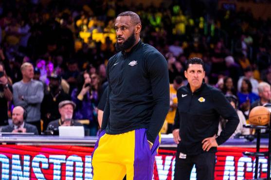 LeBron James no da por perdida la serie ante Denver y el sábado buscarán el primer triunfo. FOTO: AFP