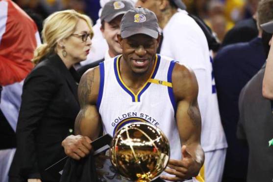 Andre Iguodala fue nombrado MVP de la final que ganaron los Warriors en 2015.
