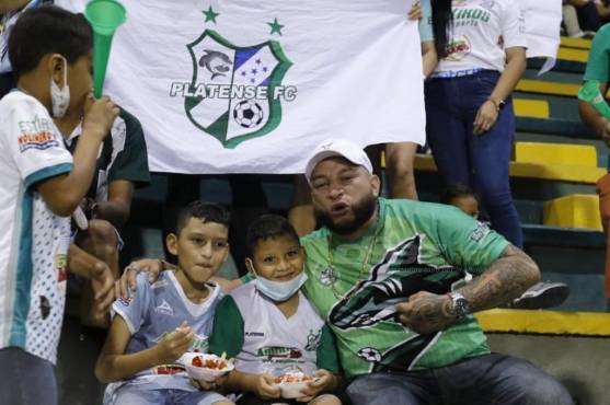 Desgarrador: Aficionado del Platense rompe en llanto desde las gradas previo al último juego del Tiburón en Liga Nacional