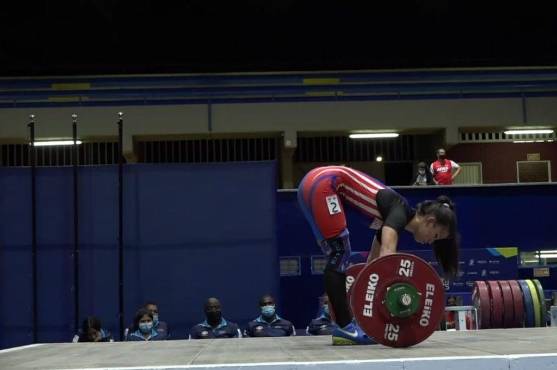Sofía Alemán en el levantamiento de pesas de los Juegos Panamericanos.