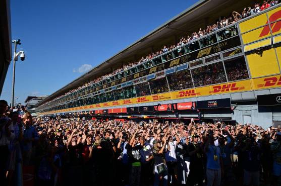 El gran premio de Italia fue una fiesta completa, ya que miles de aficionados asistieron a presenciar la carrera.