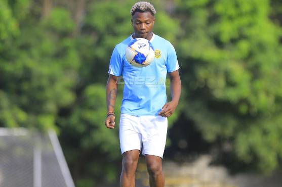 Kevin Álvarez se confiesa: “Al inicio nos abucheaban, solo la familia iba al estadio; me sentiré fracasado si no soy campeón”