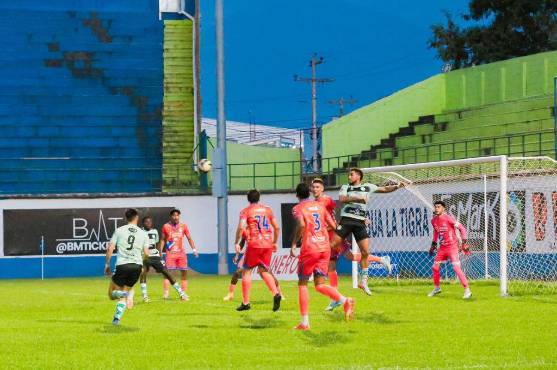 Juticalpa golea a los Lobos de la UPNFM y corta la sequía en el torneo Apertura de la Liga Nacional