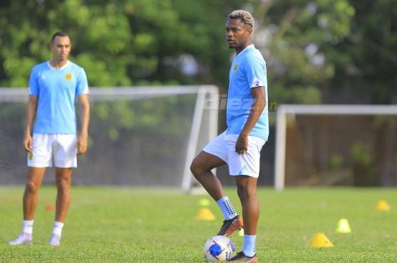 Kevin Álvarez se confiesa: “Al inicio nos abucheaban, solo la familia iba al estadio; me sentiré fracasado si no soy campeón”