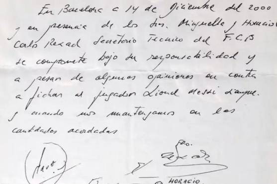 LA SERVILLETA EN LA QUE FIRMÓ LEO MESSI.