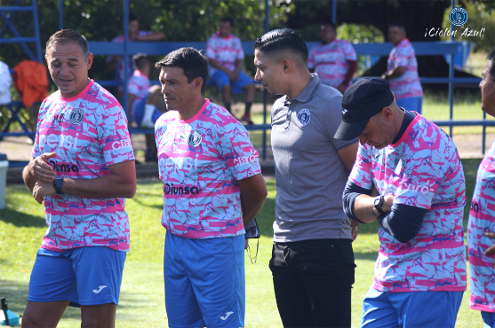 Emilio Izaguirre ya disfruta su nuevo cargo como director deportivo de Motagua: “deseaba retirarme y tener una oportunidad rápido para no enfriarme”