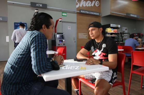 Víctor Bustillo, periodista de DIEZ, fue quien platicó con el “Mango” Sánchez, el héroe de Olimpia en la semifinal de la Liga Concacaf. FOTO: Andro Rodríguez.