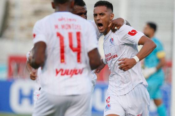 Emanuel Hernández dice que también ha jugado como lateral, pero nunca de delantero.