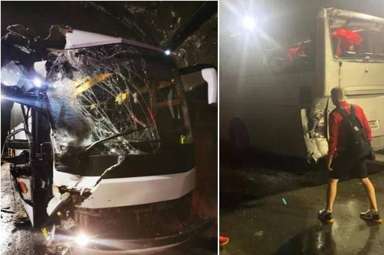 Según las primeras informaciones, uno de los dos autobuses que llevaba a los jugadores y el cuerpo técnico embistió al otro por detrás.