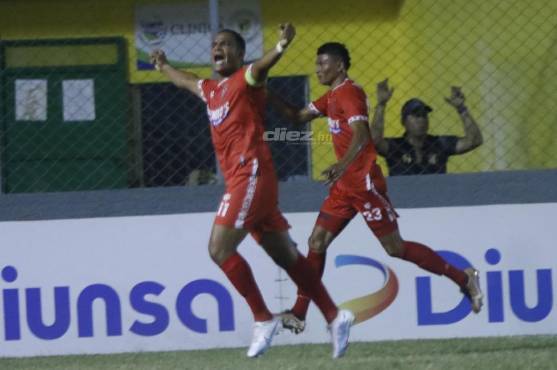 Edder Delgado, así como en la primera vuelta, le anotó al Honduras Progreso. FOTO: Neptalí Romero