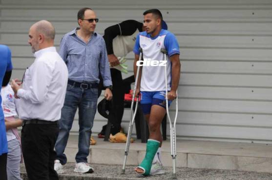 Edwin Rodríguez se presentó al inicio de la pretemporada con esta bota corta en su pie izquierdo.