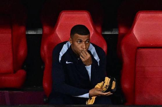 Mbappé no estuvo en el partido de Francia ante Países Bajos por su fractura en la nariz.