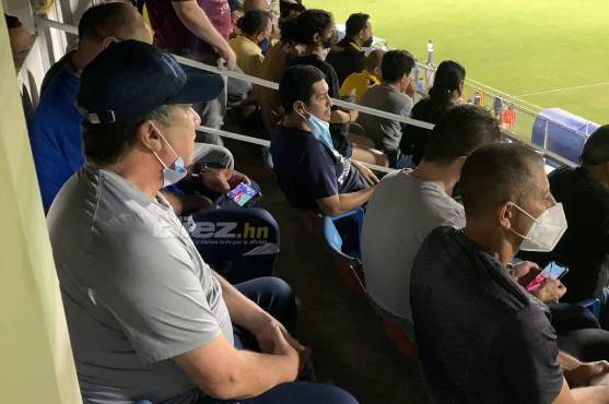 El timonel de la Selección de Honduras ha visitado los juegos de Liga Nacional en las últimas semanas.
