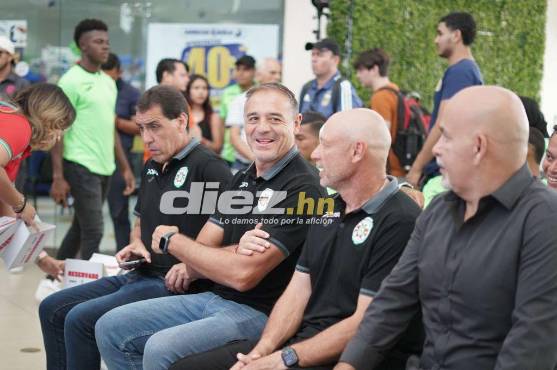 Hernán Medina estuvo en la presentación de las nuevas camisas del Marathón. Foto: Mauricio Ayala.