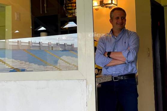 El otro yo de Elías Burbara: Jugador que deseó, la historia del fichaje caído de Juan Vieyra, su primer carro y todas sus confesiones