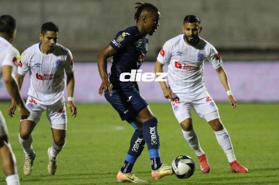 Motagua y Olimpia regalaron un entretenido clásico. Foto: Alex Pérez