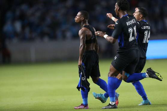 Así celebró Edwin Solani su anotación ante Guatemala en Houston. Foto: JA Masters Events
