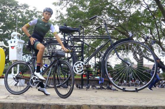 Cristopher Díaz empezó en el motocross a los 10 años, haciendo el cambio hacia el ciclismo a los 15 años. FOTOS: Neptalí Romero