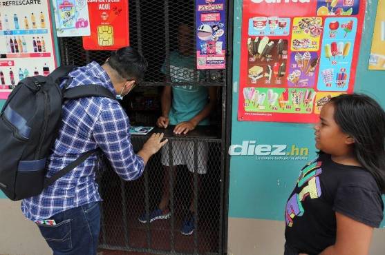 Nuestro peridista Saúl Carranza fue atendido por el zurdito estelar del Motagua. “Me da un refresco, dos churros y unos chicles”, le dijo a Jessé Moncada.